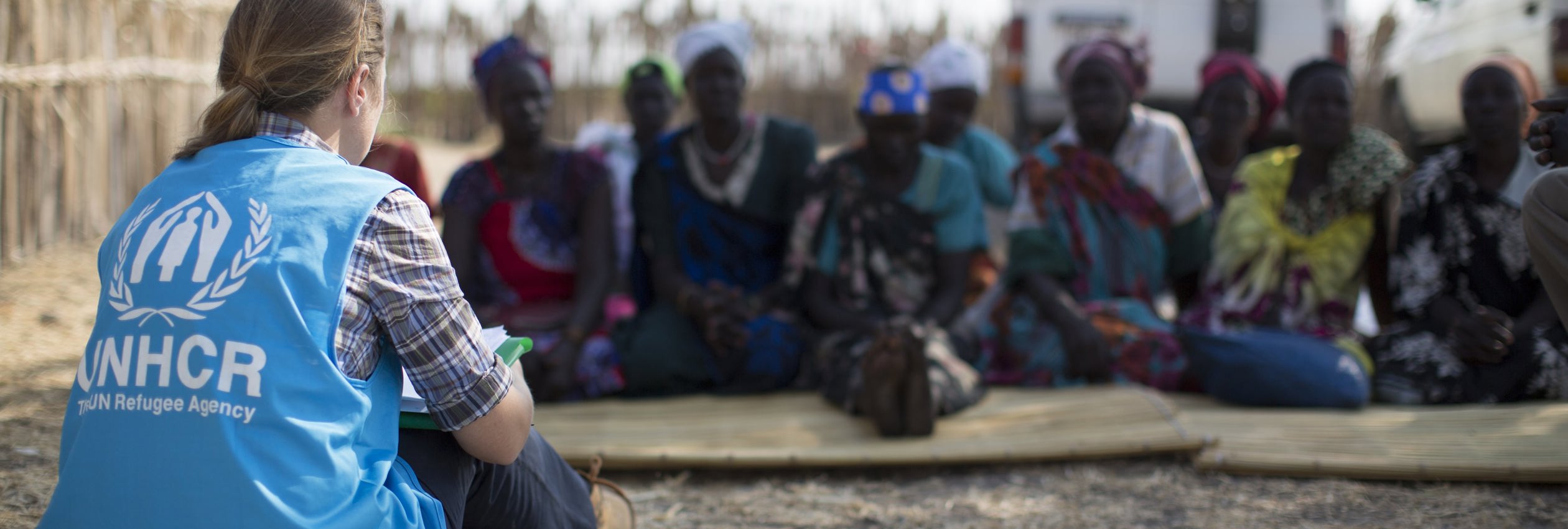 UNHCR staff Kate Kakela meets with a group of displaced women in Thonyor, South Sudan’s Unity State.